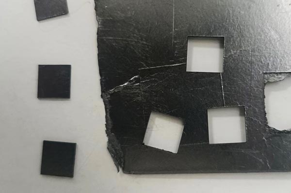 石墨片用什么切割呢？精密激光切割機！