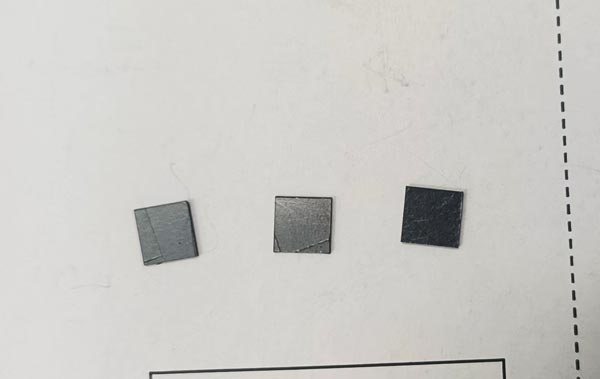 石墨片用什么切割呢？精密激光切割機(jī)！(圖1)